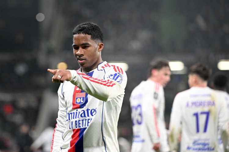 大宝贝玩得很开心！刘禹彤替补21分钟 10中5拿到14分9板1断2帽