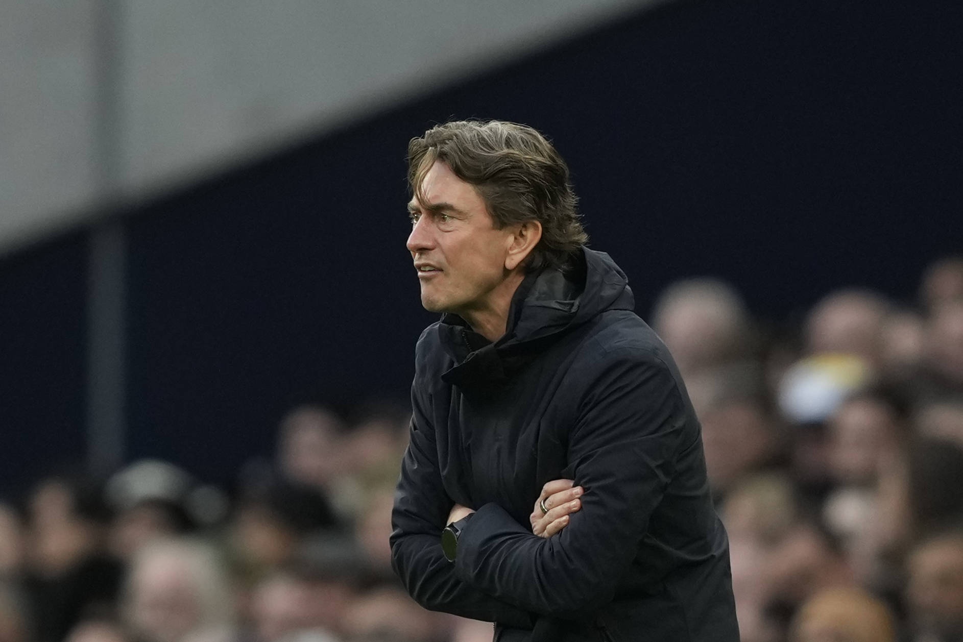 很写意！杨瀚森保护后场篮板推反击 不看人领传助飞乐福